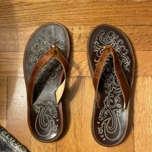 Olukai Paniolo women’s size 8 sandals.